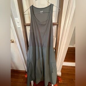 Pre~loved Gray AVIA Midi Dress.